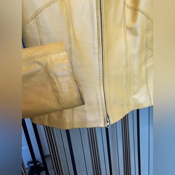 Danier leather jacket - Picture 9 of 17